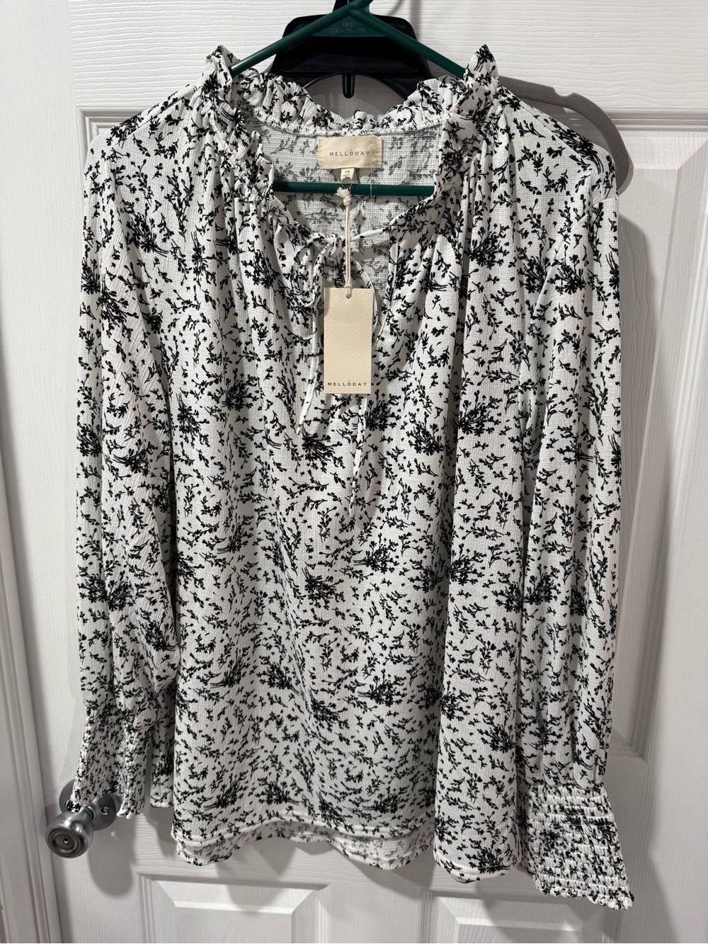 NWT MELLODAY White and Black Floral Peasant Blouse